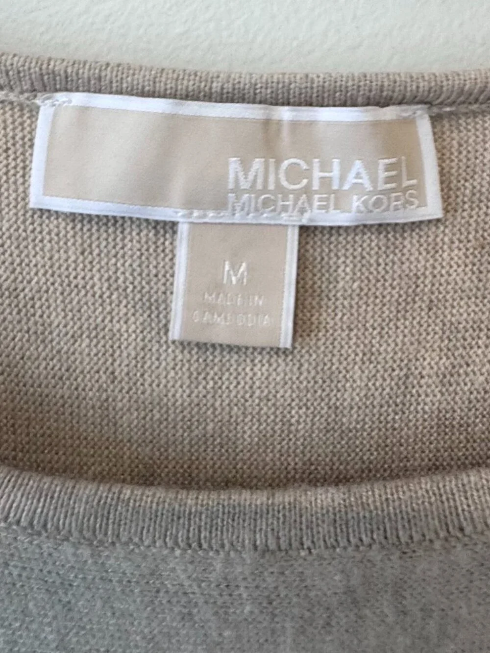 Michael Kors Lightweight Crewneck Sweater – Size M – Gold Logo 🔥